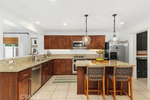 Detail Gallery Image 13 of 31 For 342 Selkirk Drive, Corona,  CA 92881 - 4 Beds | 2/1 Baths