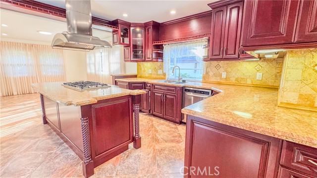 Detail Gallery Image 8 of 18 For 2741 E Glenoaks Bld, Glendale,  CA 91206 - 3 Beds | 2 Baths