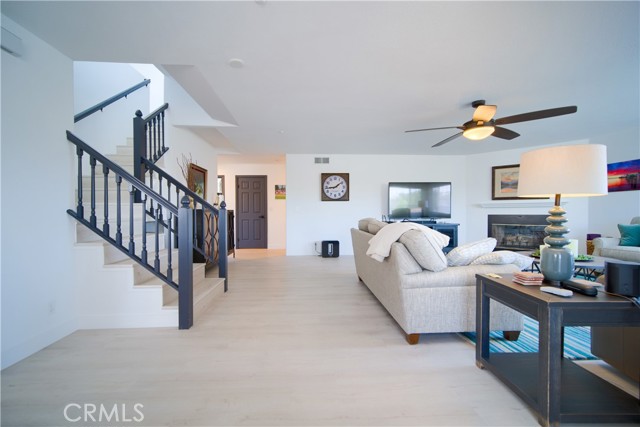 Detail Gallery Image 6 of 27 For 308 13th St, Seal Beach,  CA 90740 - – Beds | – Baths