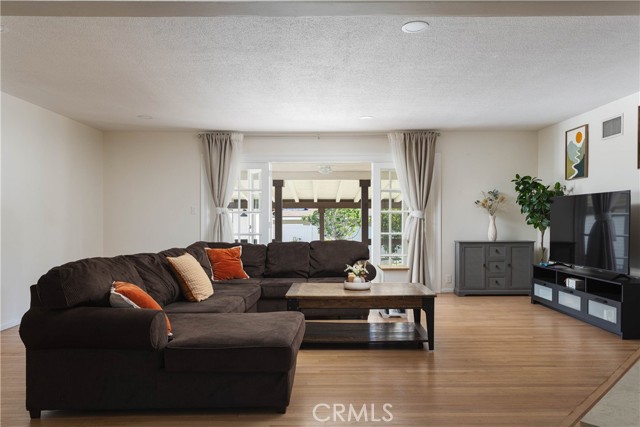 Detail Gallery Image 6 of 38 For 11746 Broadway Ave, Whittier,  CA 90601 - 3 Beds | 1/1 Baths