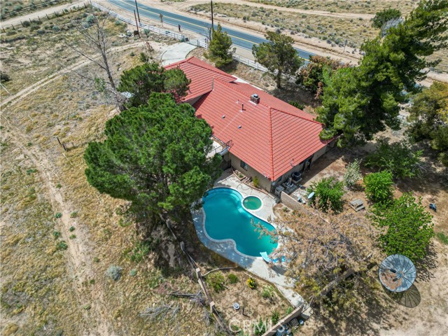 Detail Gallery Image 1 of 44 For 6367 Arrowhead Lake Rd, Hesperia,  CA 92345 - 6 Beds | 4 Baths