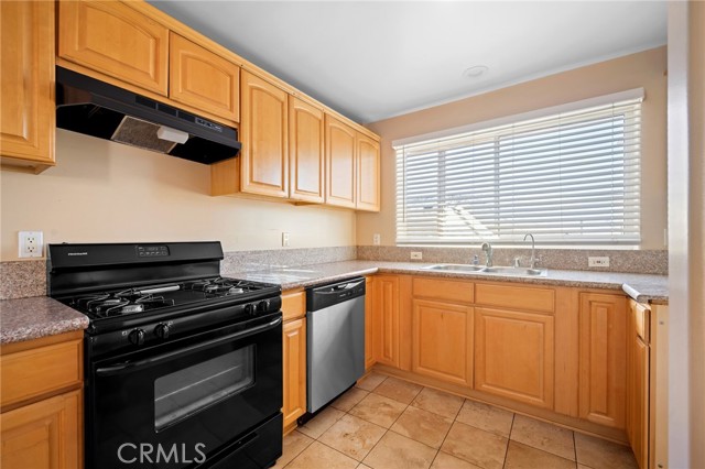 Detail Gallery Image 13 of 31 For 10118 Fernglen #1,  Tujunga,  CA 91042 - 3 Beds | 2/1 Baths