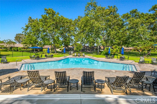 Detail Gallery Image 3 of 31 For 525 Vista Flora, Newport Beach,  CA 92660 - 3 Beds | 2/1 Baths