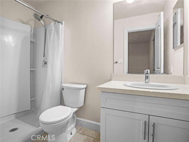 Detail Gallery Image 8 of 29 For 9881 Alburtis, Santa Fe Springs,  CA 90670 - 4 Beds | 4 Baths