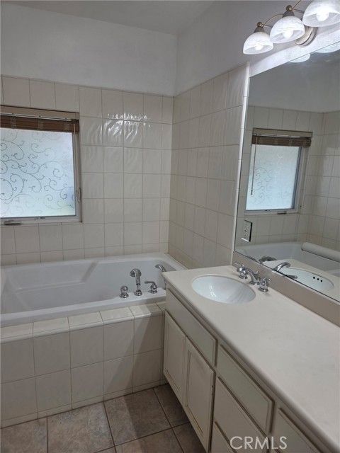 7871 Virtue Vista Drive, Jurupa Valley CA: https://media.crmls.org/medias/a19e9576-48c5-49b1-8f46-0e8a98bfff18.jpg