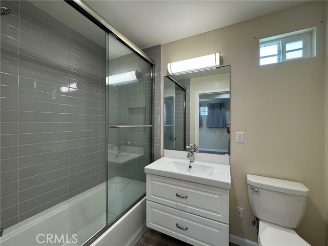 434 N Beachwood Drive, Burbank CA: https://media.crmls.org/medias/a19ef283-a306-4cb8-9706-438530cabe04.jpg