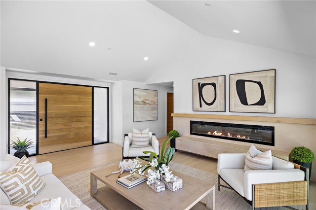 820 Calle Mendoza, San Clemente CA: https://media.crmls.org/medias/a19f653f-23a8-4a5a-857f-69541f19b60e.jpg