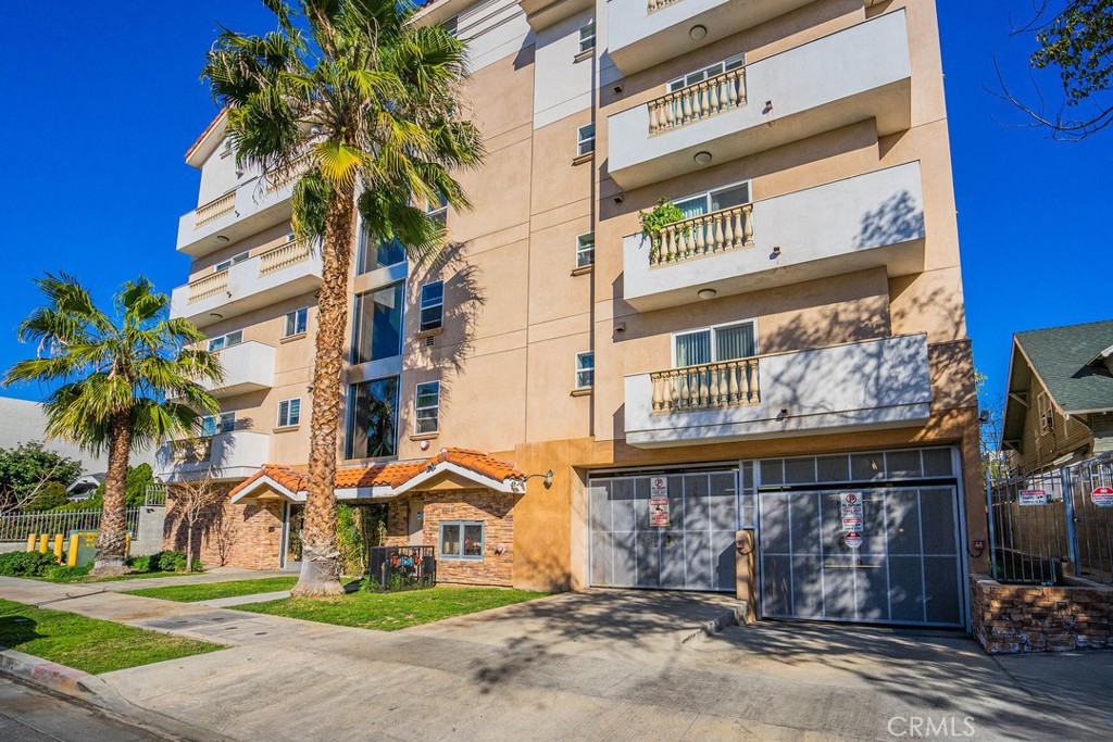1026 S Oxford Avenue #206