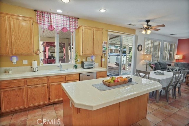 Detail Gallery Image 8 of 26 For 40119 Westin Way, Palmdale,  CA 93551 - 4 Beds | 3 Baths