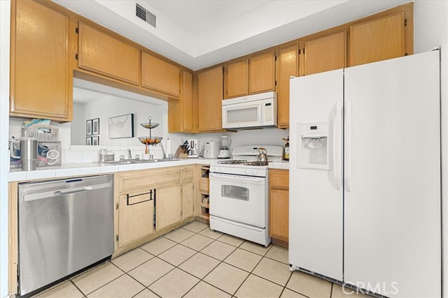 Detail Gallery Image 4 of 27 For 926 W Philadelphia #57,  Ontario,  CA 91762 - 2 Beds | 2/1 Baths