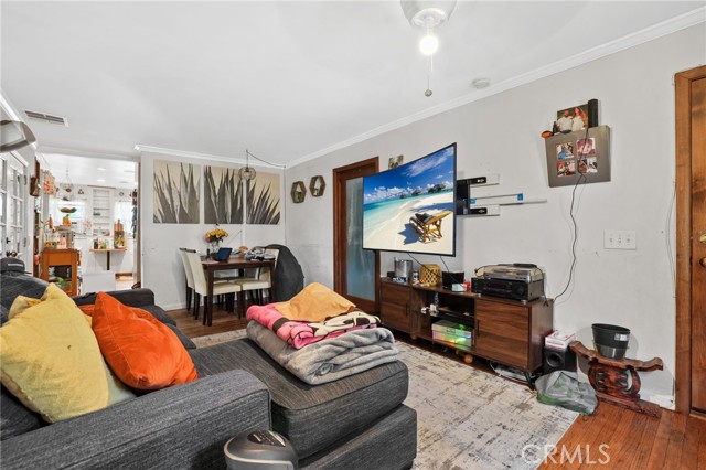 932 Coronado Avenue, Long Beach CA: https://media.crmls.org/medias/a1a21e31-f329-4d1a-bcaa-787e3eef7268.jpg