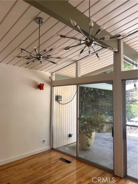 Detail Gallery Image 2 of 2 For 3307 Ledgewood, Los Angeles,  CA 90068 - 3 Beds | 2/1 Baths