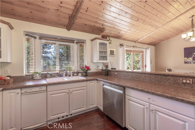 Detail Gallery Image 13 of 63 For 366 Mason Ln, Big Bear City,  CA 92314 - 5 Beds | 4/1 Baths