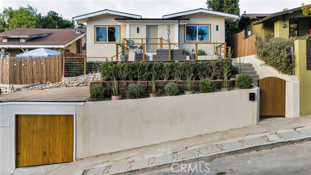 Detail Gallery Image 1 of 58 For 3319 Seymour St, Los Angeles,  CA 90065 - 2 Beds | 2 Baths