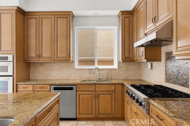 Detail Gallery Image 16 of 54 For 122 9th Street, Huntington Beach,  CA 92648 - 3 Beds | 3/2 Baths