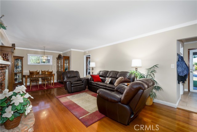 Detail Gallery Image 4 of 22 For 125 S Armel, Covina,  CA 91722 - 4 Beds | 2/1 Baths