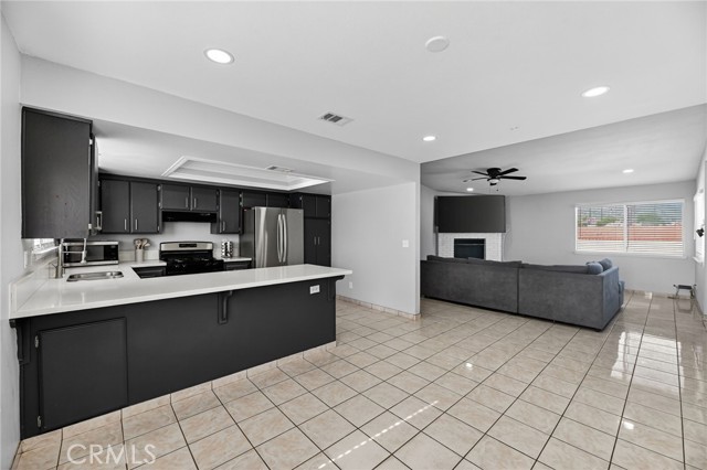 Detail Gallery Image 8 of 31 For 15505 Shadow Mountain Ln, Lake Elsinore,  CA 92530 - 3 Beds | 2 Baths