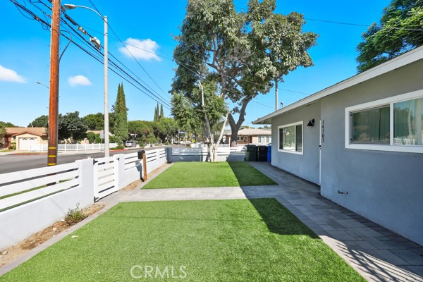 Detail Gallery Image 5 of 22 For 7010 San Vincente, Paramount,  CA 90723 - – Beds | – Baths