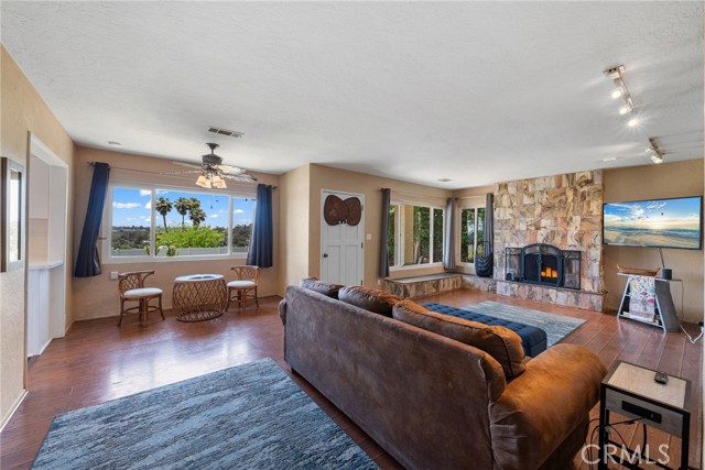 1560 Trellis Lane, Escondido, California 92026, 3 Bedrooms Bedrooms, ,3 BathroomsBathrooms,Residential,For Sale,Trellis Lane,EV24122644