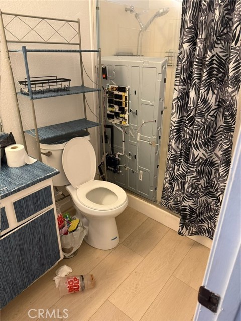 Detail Gallery Image 9 of 13 For 10808 De Haven, Pacoima,  CA 91331 - 4 Beds | 3 Baths