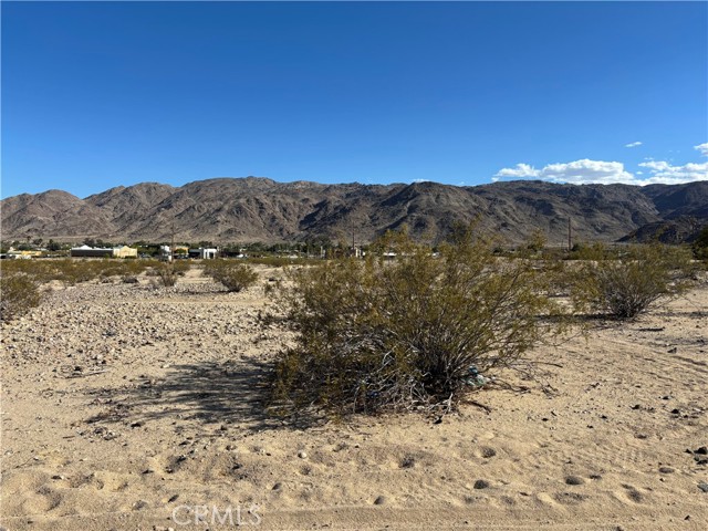 1 Morongo Road, 29 Palms CA: https://media.crmls.org/medias/a1a75d84-ec9e-431f-bd23-8ad6ef039c44.jpg