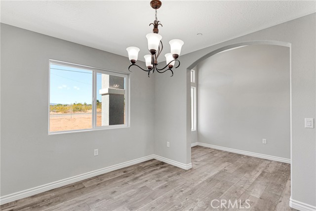 Detail Gallery Image 8 of 40 For 16614 Verano St, Hesperia,  CA 92345 - 4 Beds | 2/1 Baths