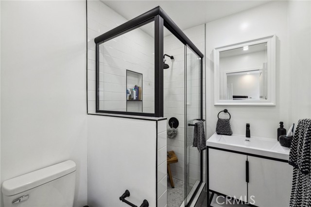 4562 W 17th Street, Los Angeles CA: https://media.crmls.org/medias/a1a8a6ad-1072-4dda-924f-5e04fe434a56.jpg