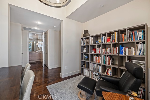 10776 Wilshire Boulevard, Los Angeles CA: https://media.crmls.org/medias/a1a8b2df-e3b8-41b8-a2b1-2a85f094972c.jpg