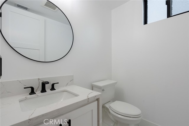 Detail Gallery Image 19 of 44 For 110 S Irena Ave #B,  Redondo Beach,  CA 90277 - 3 Beds | 4/1 Baths