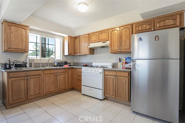 6923 Ben Avenue, North Hollywood CA: https://media.crmls.org/medias/a1a8c39d-e6e2-4336-b008-88769eb9fe03.jpg