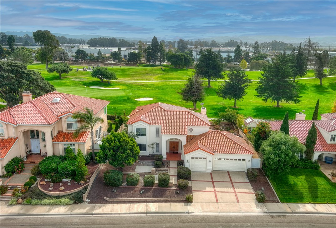 Detail Gallery Image 2 of 60 For 1008 Fairway Vista Dr, Santa Maria,  CA 93455 - 5 Beds | 3 Baths