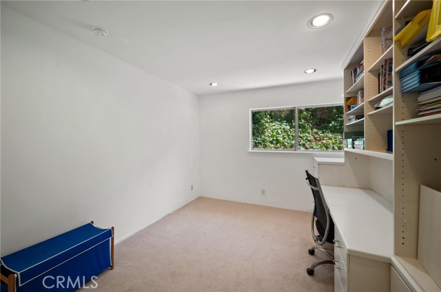 17034 Escalon Drive, Encino CA: https://media.crmls.org/medias/a1ab0997-6ec2-4c49-9112-d276764d0bd7.jpg