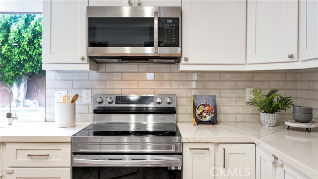 15061 Glass Circle, Irvine CA: https://media.crmls.org/medias/a1abc018-ea01-4290-9483-506197f89b6b.jpg