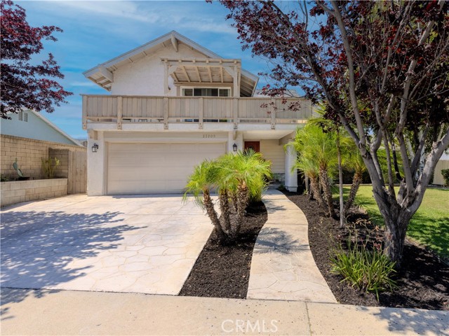 Detail Gallery Image 1 of 22 For 23209 via Barra, Valencia,  CA 91355 - 4 Beds | 3 Baths