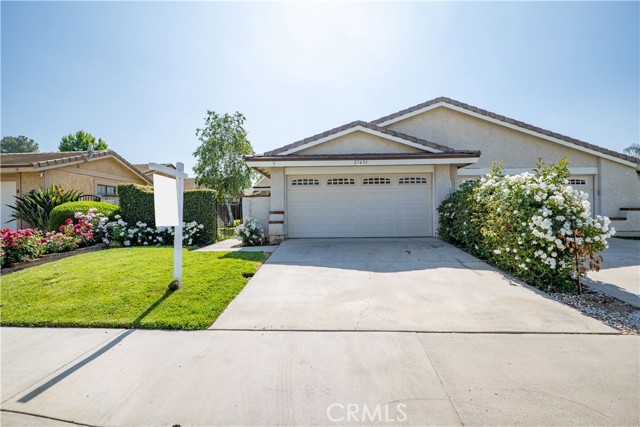 Detail Gallery Image 1 of 24 For 25691 Leticia Dr, Valencia,  CA 91355 - 3 Beds | 2 Baths
