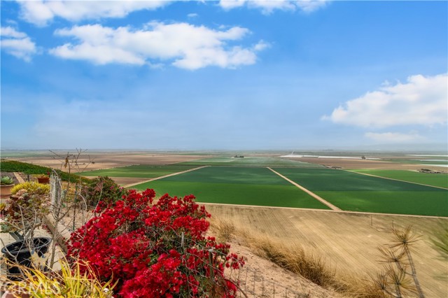 585 Via Mira Valle, Nipomo CA: https://media.crmls.org/medias/a1acaa2c-b1fe-4ab1-b665-6b2f16ed2f42.jpg