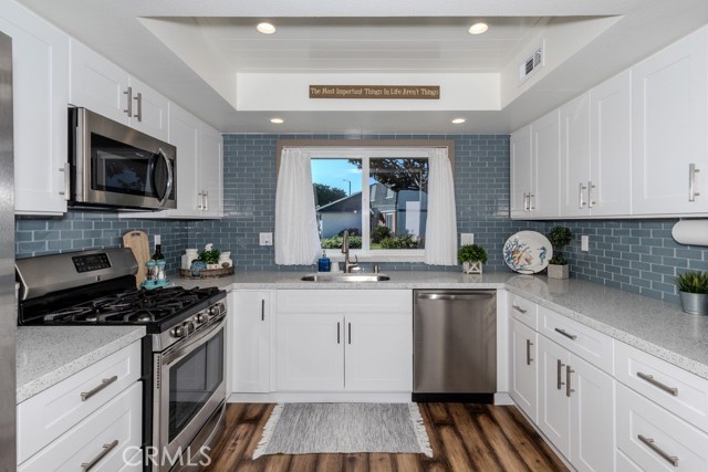 Detail Gallery Image 2 of 45 For 20319 Gardenia, Huntington Beach,  CA 92646 - 2 Beds | 1/1 Baths