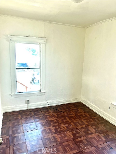 146 E 45th Street, Los Angeles CA: https://media.crmls.org/medias/a1ade6f9-3606-4c76-a168-3115f17565bb.jpg