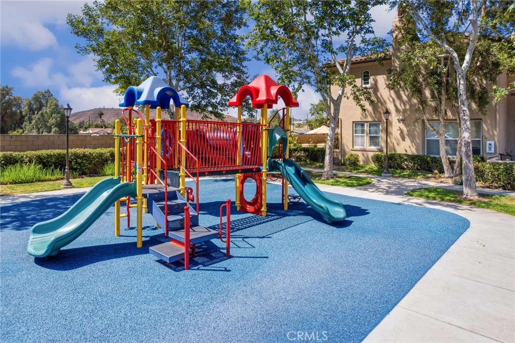 https://media.crmls.org/medias/a1ae9b46-19e0-4b3a-bfef-e18e5ac2bc44.jpg?preset=X-Large
