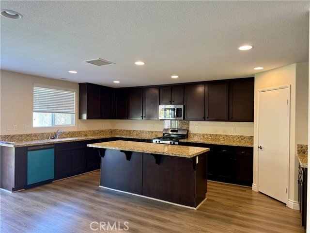 Detail Gallery Image 5 of 20 For 30496 Wide Plains Ct, Menifee,  CA 92584 - 4 Beds | 3 Baths