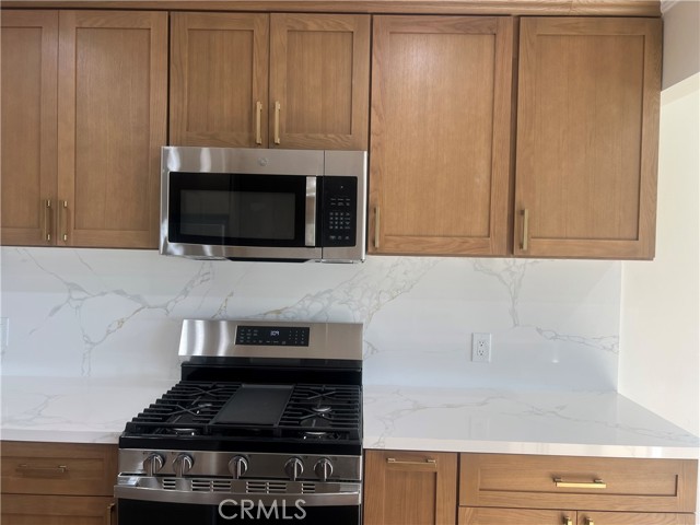 Detail Gallery Image 14 of 26 For 4701 Don Miguel, Los Angeles,  CA 90008 - 3 Beds | 3 Baths