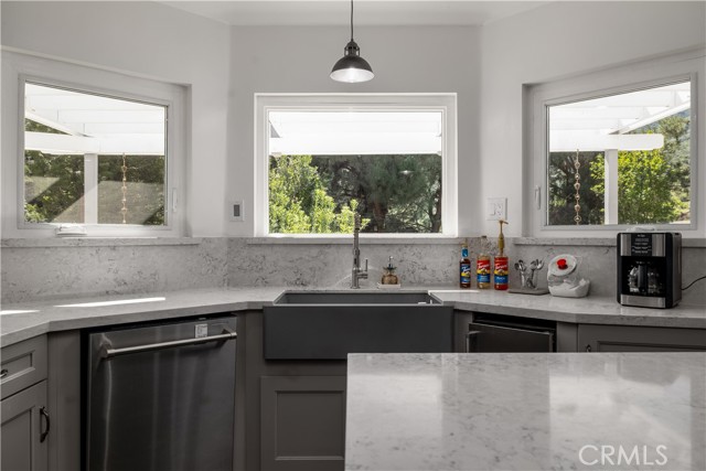 Detail Gallery Image 17 of 49 For 14395 Amorose, Lake Elsinore,  CA 92530 - 4 Beds | 3 Baths