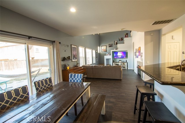 13411 Hawthorn Avenue, Moreno Valley CA: https://media.crmls.org/medias/a1b095cf-b6b0-4fe1-b791-b68c45e87147.jpg