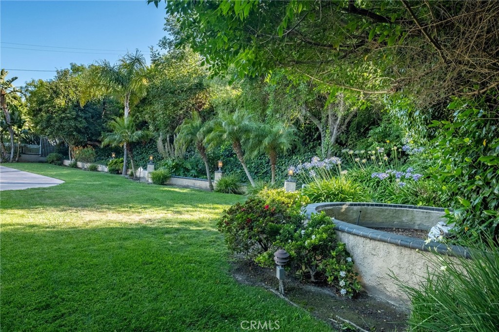 https://media.crmls.org/medias/a1b0b608-78fc-4b74-a6de-446f8a6a4557.jpg?preset=X-Large