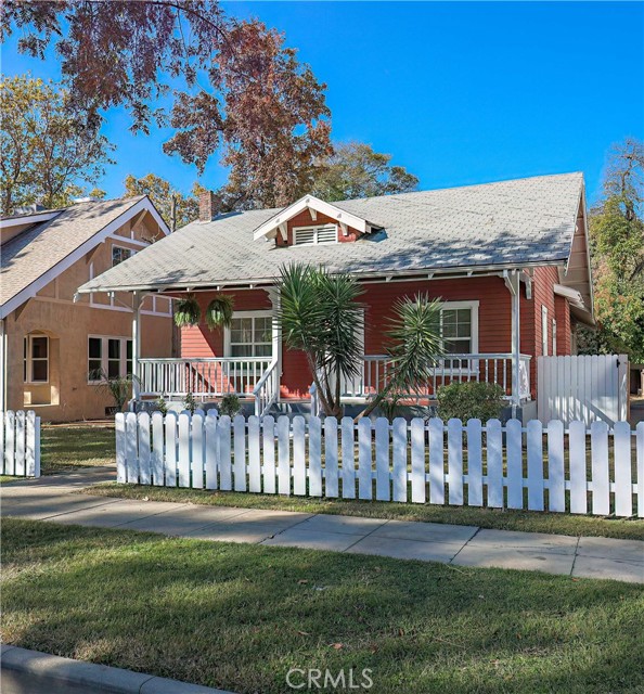 Detail Gallery Image 2 of 37 For 2011 O St, Merced,  CA 95340 - 3 Beds | 1 Baths