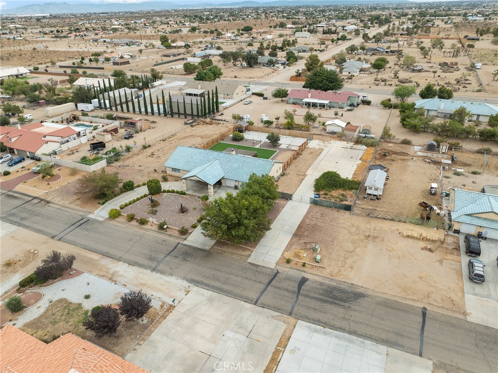 https://media.crmls.org/medias/a1b123bd-e58c-4632-baa6-90a37e8aafa5.jpg?preset=X-Large