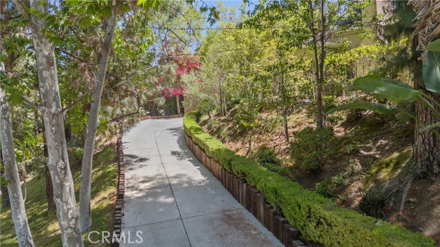 Detail Gallery Image 33 of 33 For 3818 Hayvenhurst Ave, Encino,  CA 91436 - 4 Beds | 3 Baths