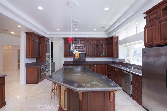 801 S Michillinda Avenue, Pasadena CA: https://media.crmls.org/medias/a1b22e2e-c1a1-4d6a-b4f0-027e9ac4b9e8.jpg