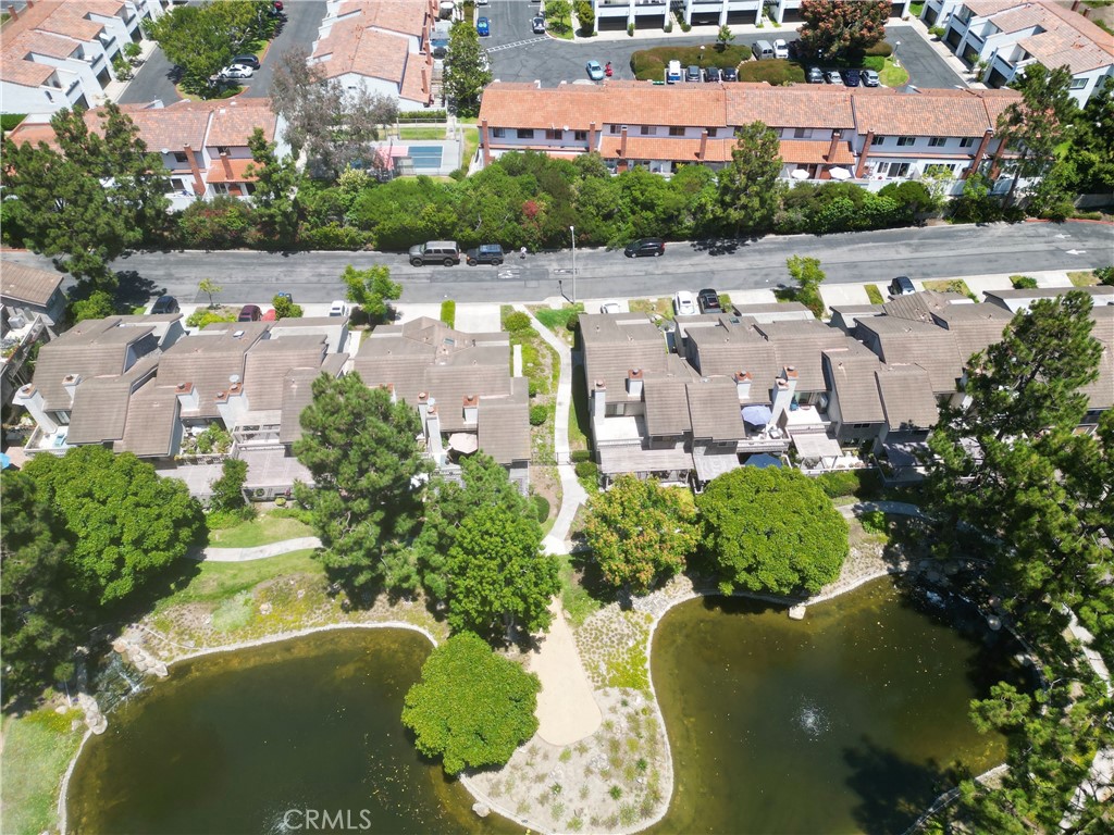 https://media.crmls.org/medias/a1b2b3f2-42a3-454e-a504-5437e2824e3f.jpg?preset=X-Large