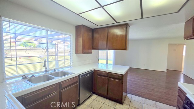 Detail Gallery Image 7 of 25 For 2731 S Cucamonga Ave, Ontario,  CA 91761 - 4 Beds | 2/1 Baths